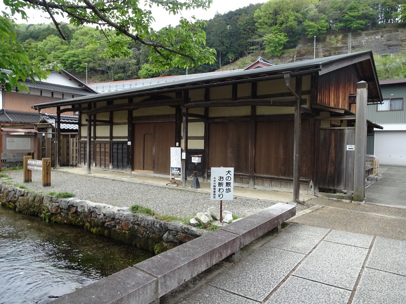 TOO001