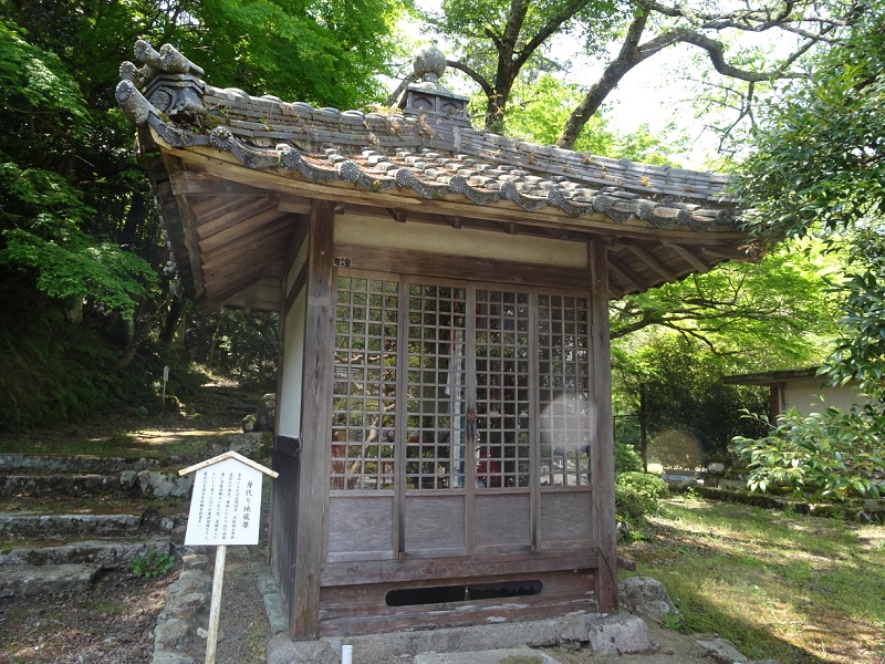 TOO001